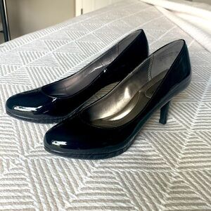 Kelly & Katie Dorotha Black Patent Leather pumps size 7.5